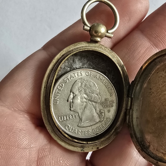 Antique locket Victorian oval  gold tone vintage leaves leaf 1800s botanical - Picture 11 of 15